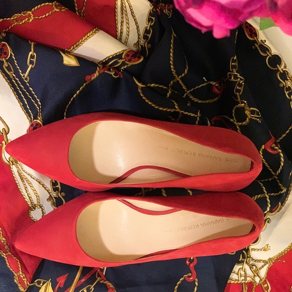 Banana Republic red high heels size 8 - Picture 2 of 3